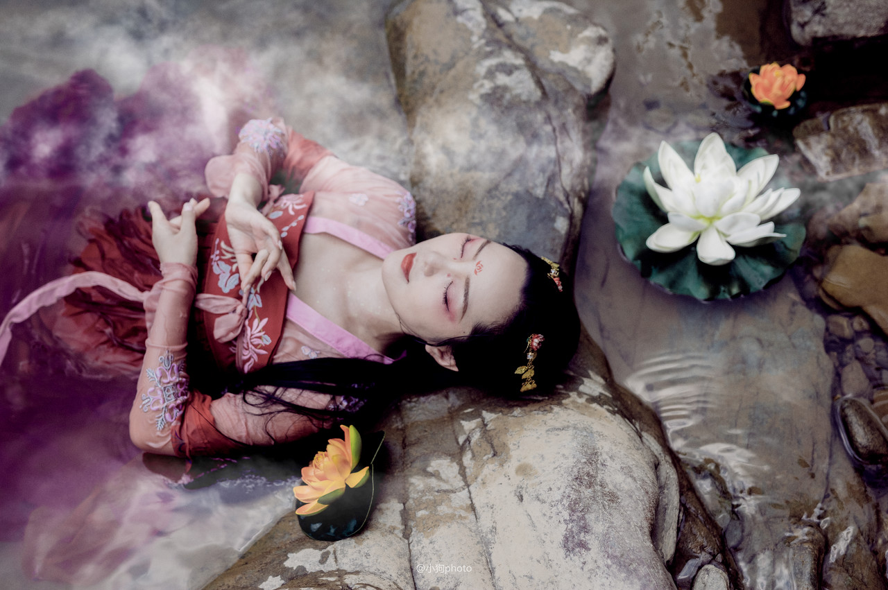 阴影自视强大附身男子，却不想中了陷阱，最终被男子用仪器囚禁