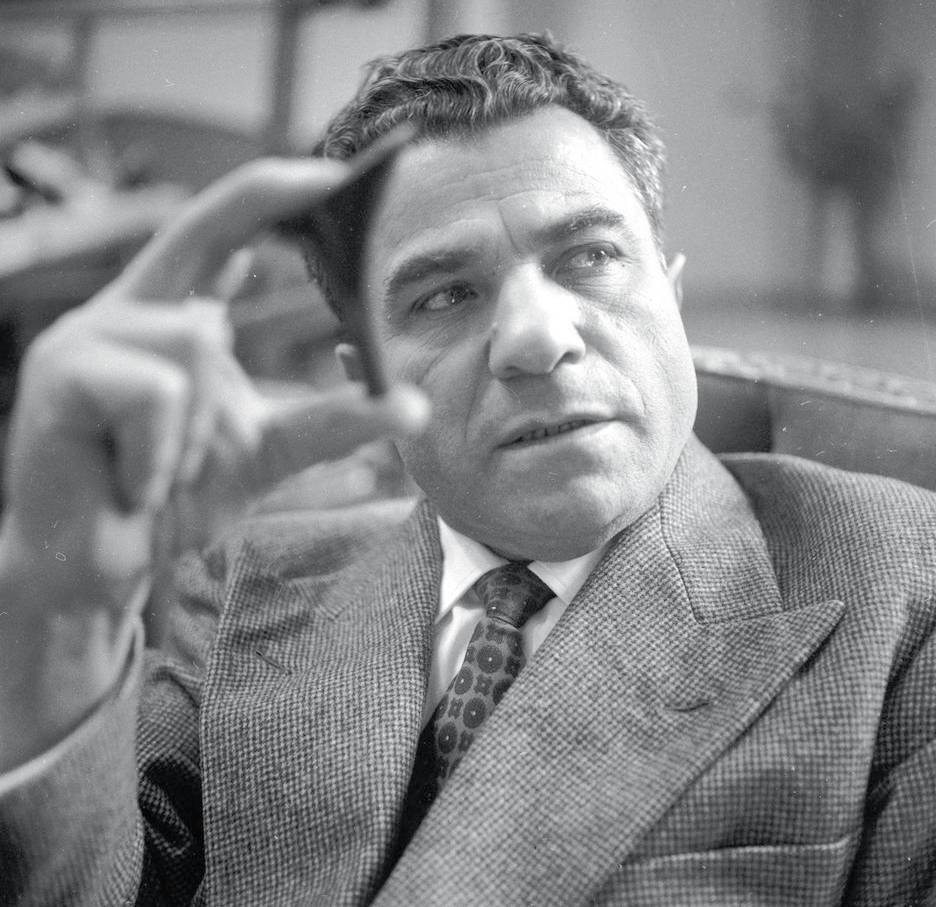 励志大戏｜有个穷人家的孩子，辍学做鞋匠创建了时尚王国