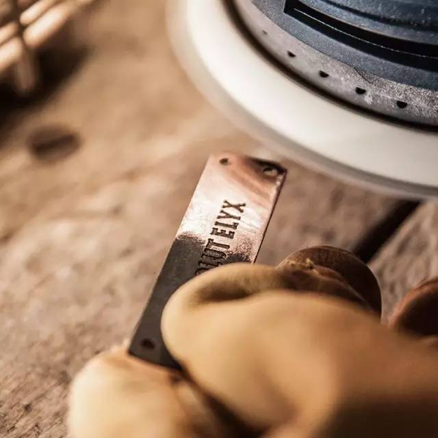 伏特加带灯光,绝对伏特加夜装限量版星夜紫