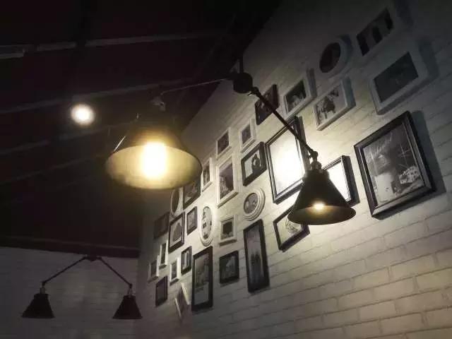 在这家店，我受到了十万点%^$!