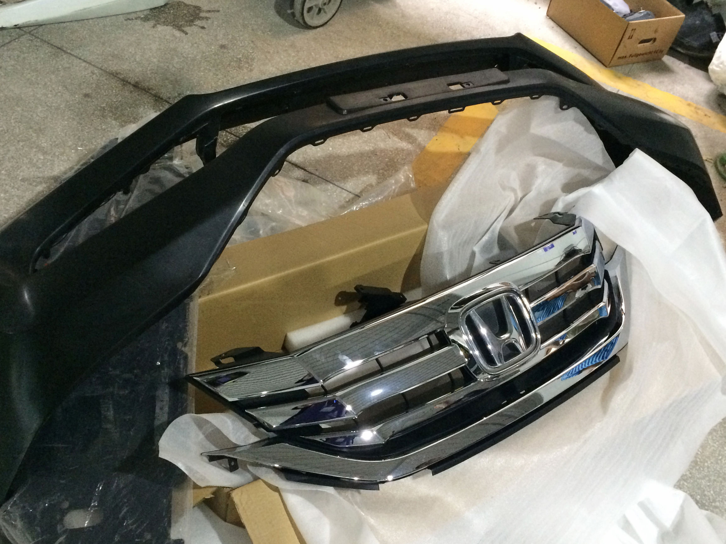 9.5代雅阁事故车修复,雅阁9代半事故现场