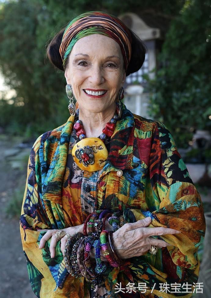 请不要用玻尿酸陪伴你年老的岁月，要用就用珠宝！