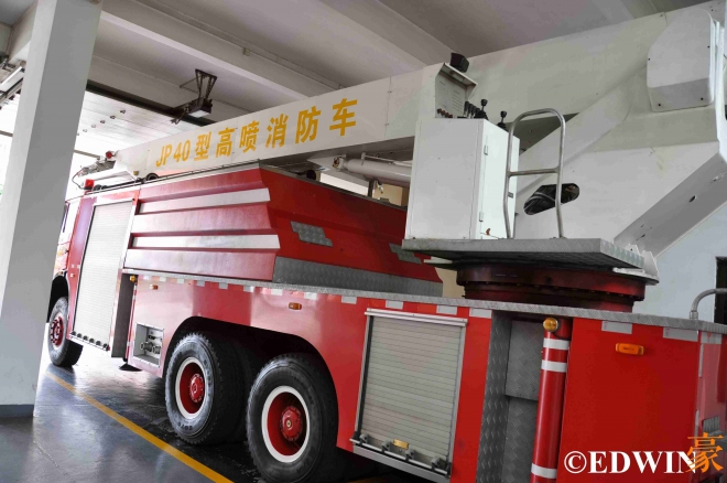 奔驰国产大卡车,奔驰卡车和国产卡车