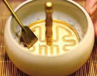 大牌香水浓香与淡香差距,大牌香水闻起来很贵