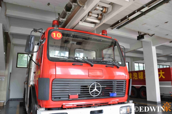 奔驰国产大卡车,奔驰卡车和国产卡车