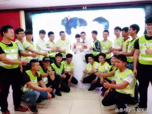 茂名信宜昨天举办了一场浪漫潮流的摩托机车婚礼