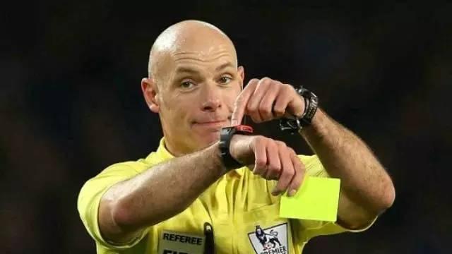 有点像屌丝女士，同意的赞起