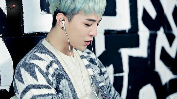 他是音乐界实力歌手，衣品很正的*男美**，半个娱乐圈都是他的粉丝！