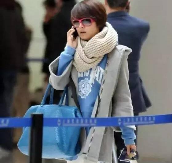 关晓彤一件大衣2万，马伊琍一个包一两万，娱乐圈的消费观学不来