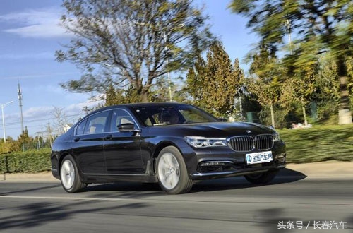 开宝马坐奥迪视频,bmwm750lixdrive试驾