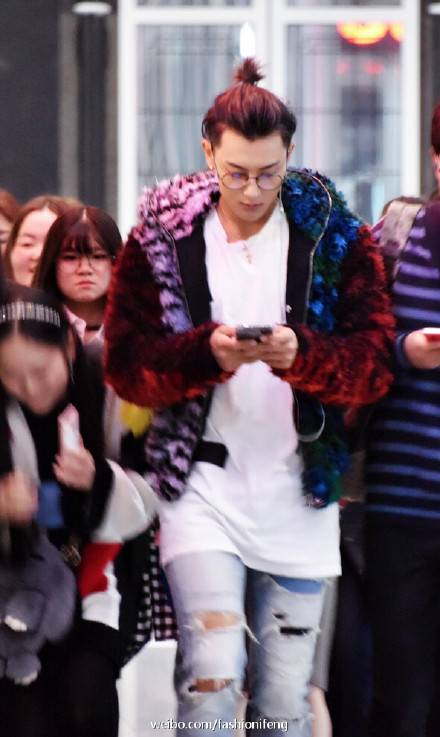 今日发售的HMXKenzo联名款，就算丑哭也要买