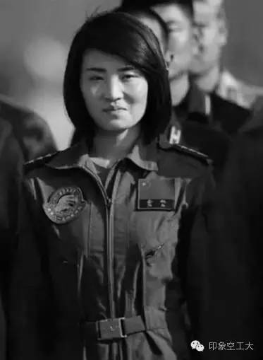 金孔雀故乡弹唱,金孔雀魂归故里群众自发来送别