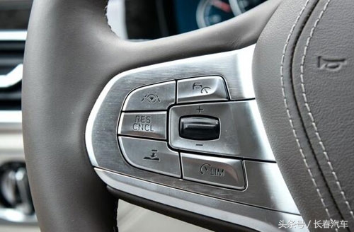 开宝马坐奥迪视频,bmwm750lixdrive试驾