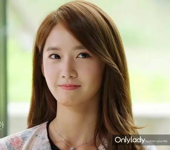 全智贤一字眉图片,全智贤的长直发看起来那么漂亮