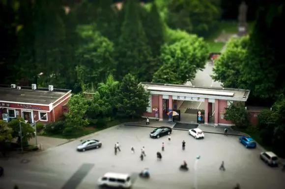 复旦大学：日月光华，旦复旦兮