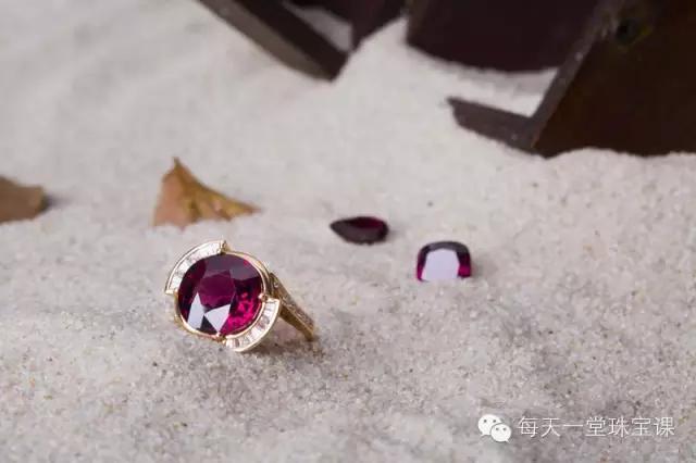 过年前应该买什么,过年了多买点黄金首饰