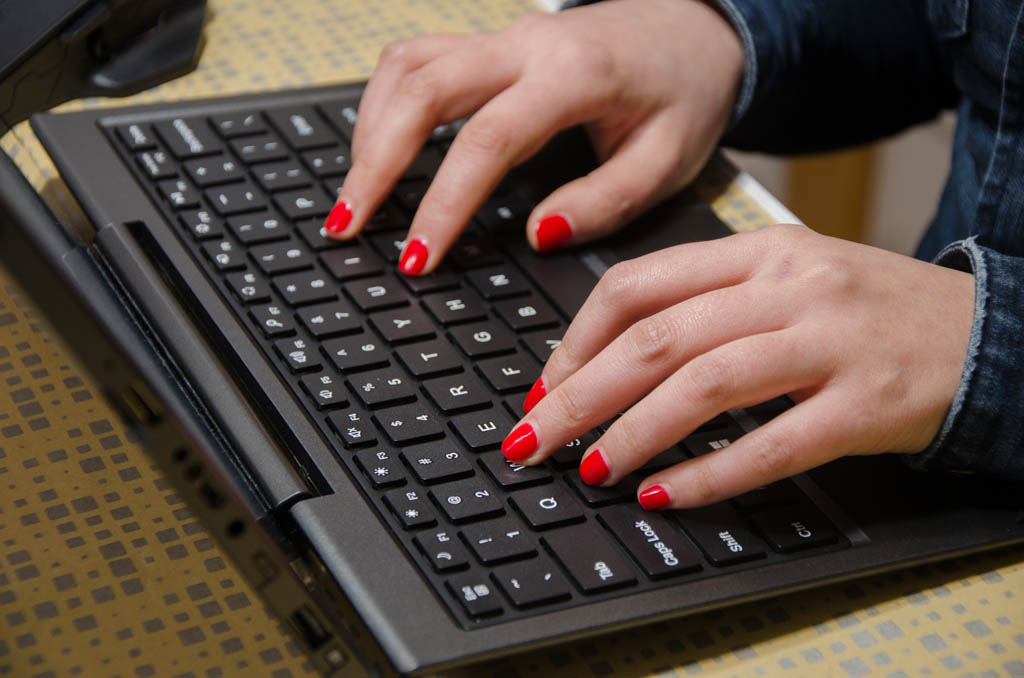 平板电脑win10带键盘,不带键盘的平板