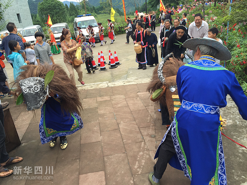 西部刀手，行走于中国道教神山四川洪雅瓦屋山，隐藏杀伐之气！