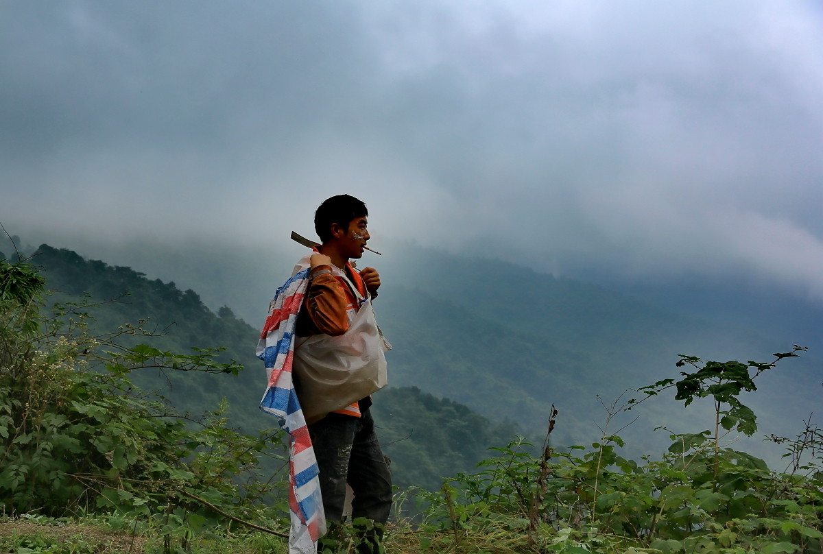 西部刀手，行走于中国道教神山四川洪雅瓦屋山，隐藏杀伐之气！