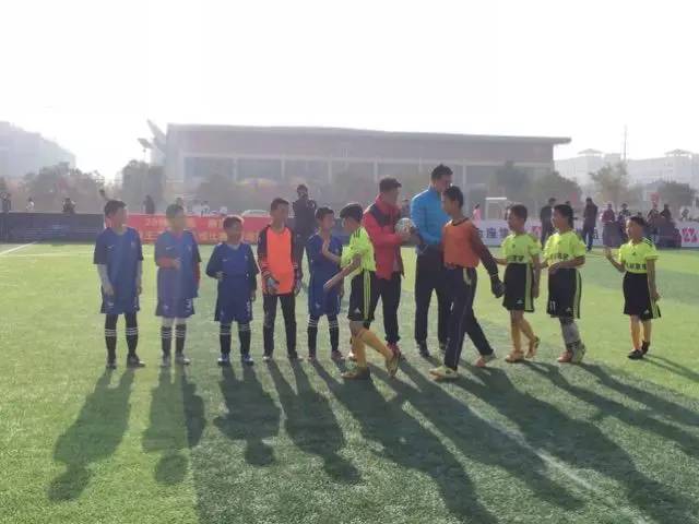 成都最近的青少年足球比赛,青少年足球锦标赛大获全胜