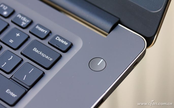 戴尔燃7000r1525s,戴尔燃7000黄白交替