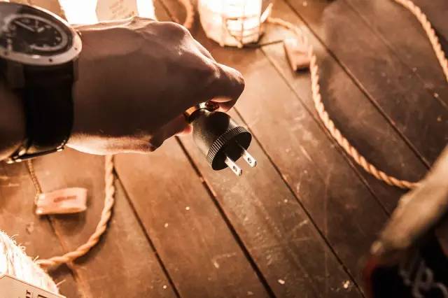 伏特加带灯光,绝对伏特加夜装限量版星夜紫