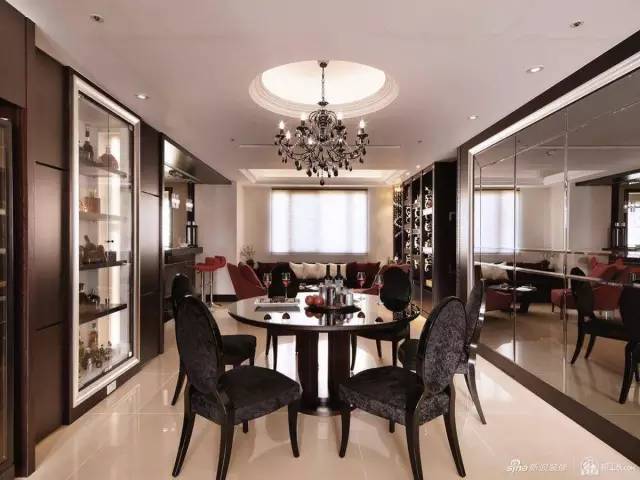 真实有效的餐厅设计,餐厅充分利用空间的餐桌