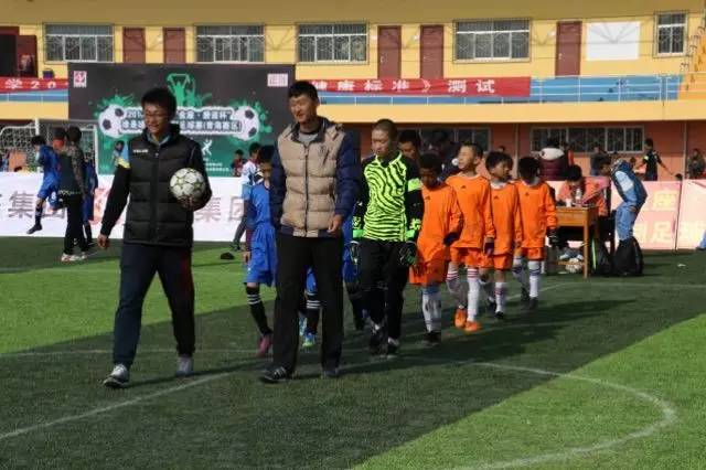 成都最近的青少年足球比赛,青少年足球锦标赛大获全胜