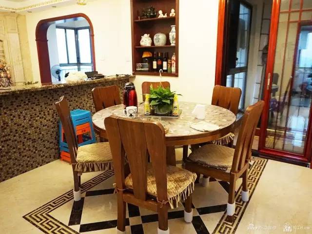 真实有效的餐厅设计,餐厅充分利用空间的餐桌