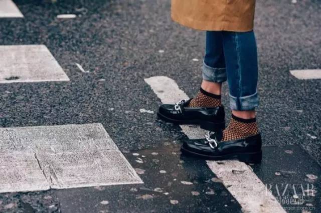 什么？“辣眼睛”的渔网袜又回来了？！然而这一次我竟然驾驭得这么好看！