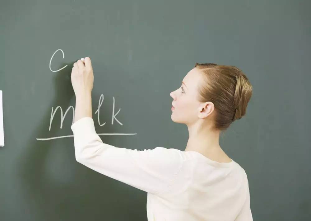 嗓子说话多了疼痛嘶哑处理妙方,教师工作病嗓子嘶哑吃什么药