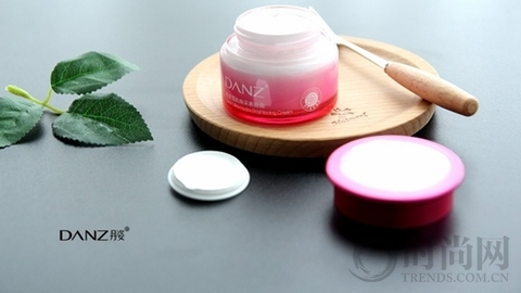 美颜美肤素颜霜,美颜秘笈粉嫩素颜霜