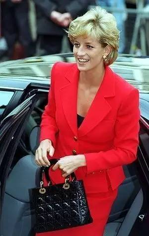 你一定想知道的真实故事,可以看看你每天背的包里有啥吗