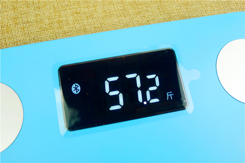 怎么让体重秤显示自己轻一点,怎么样才能让体重秤轻一点