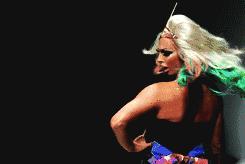 baby杨幂走秀,杨幂baby同框滑雪