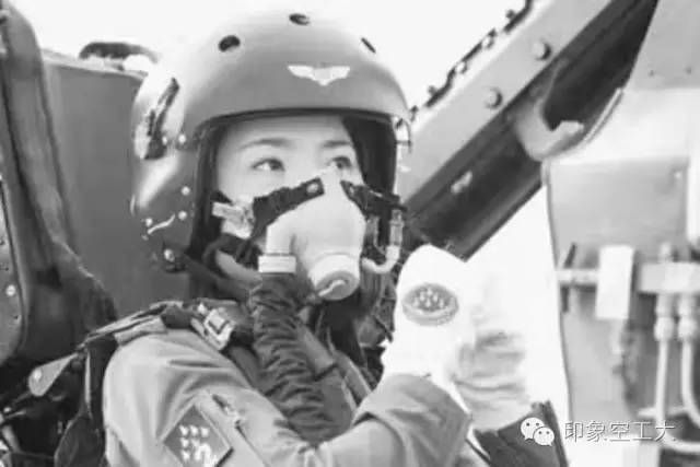 金孔雀故乡弹唱,金孔雀魂归故里群众自发来送别