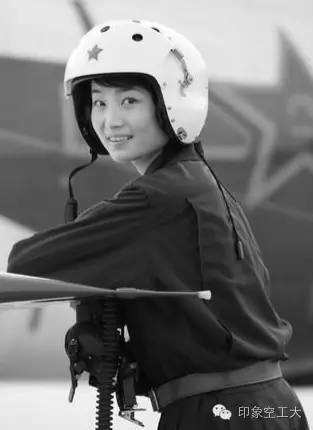 金孔雀故乡弹唱,金孔雀魂归故里群众自发来送别