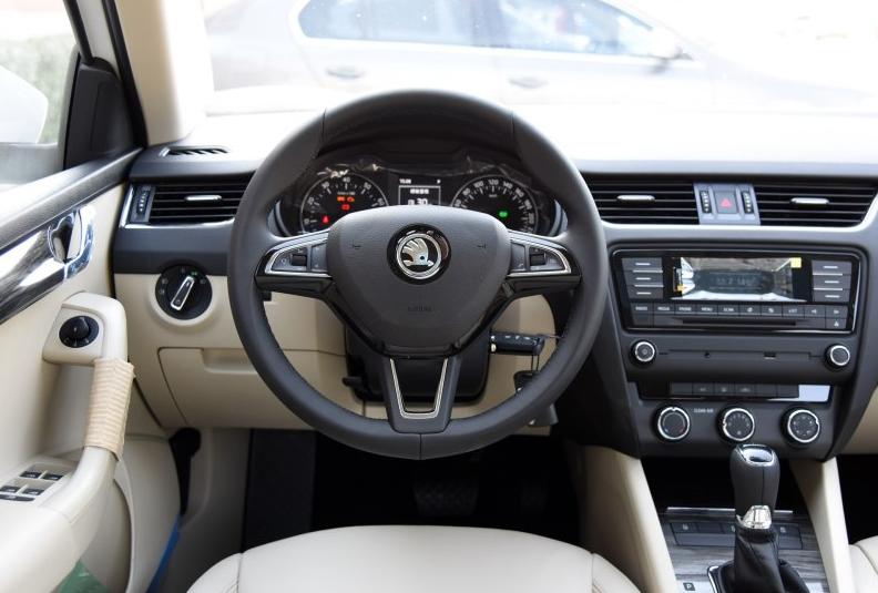 最新款速腾的空间,这是一款比速腾更高级的大众家轿