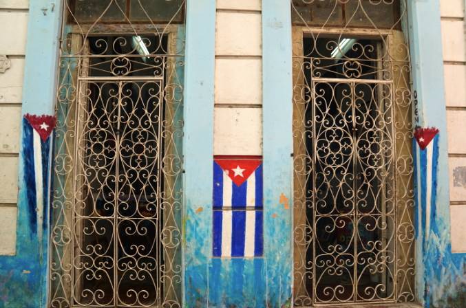 在古巴，1个人1个月只能有5个鸡蛋