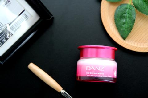 美颜美肤素颜霜,美颜秘笈粉嫩素颜霜