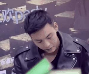 杨紫肖战微博之夜秦俊杰在吗,杨紫肖战秦俊杰新戏