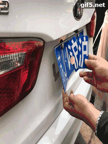 「自掘坟墓」“外牌”秒变“沪牌”上海张江一硕士女白领被拘留