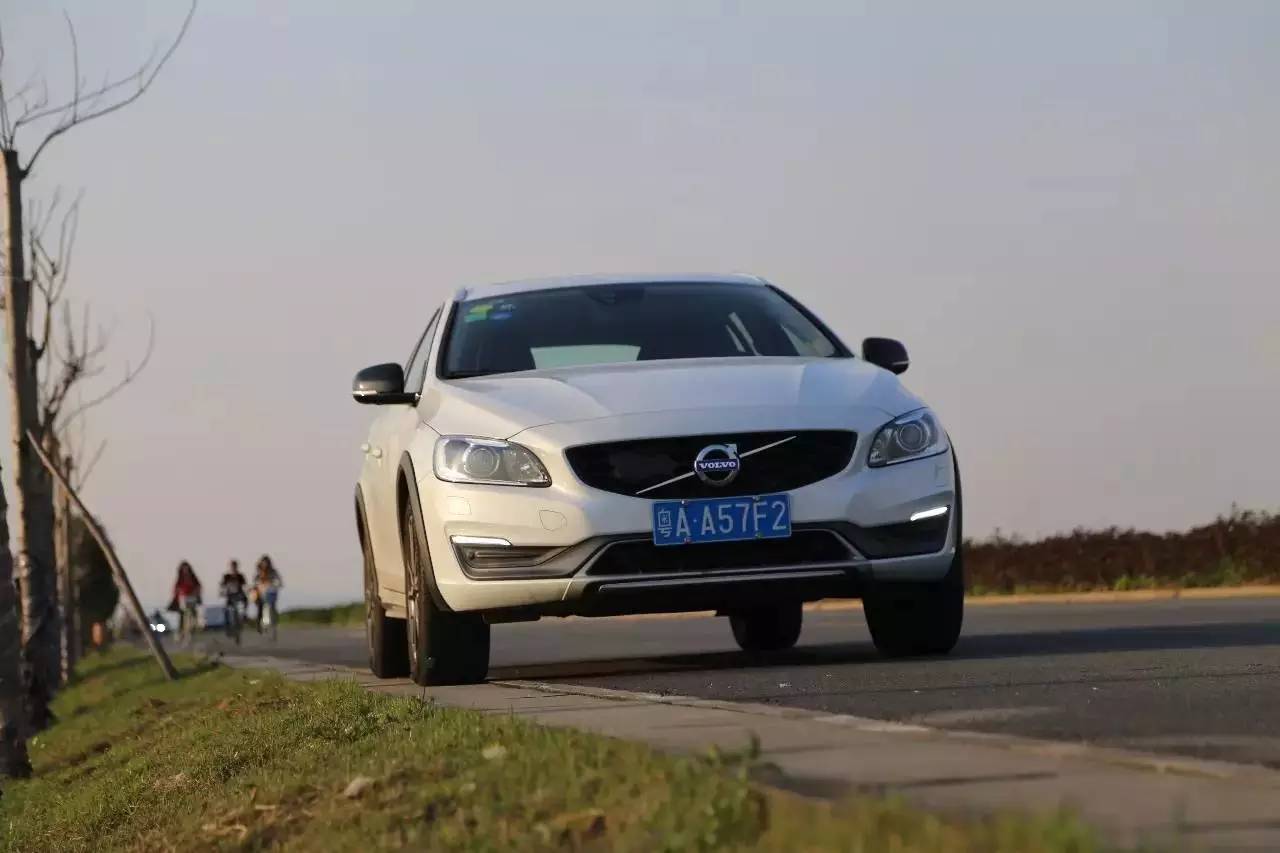 进口沃尔沃v60新款试驾,沃尔沃v60深度试驾