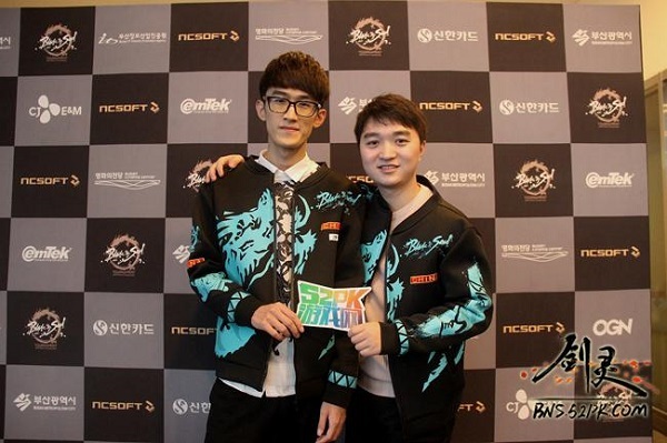 浮夸剑灵打韩国选手比赛视频,剑灵第一剑士浮夸比赛现场