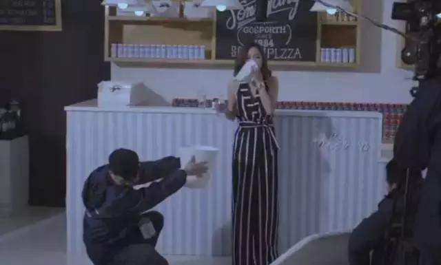 吃饭时直播，睡觉时赶路，《微能力者》校园宣传使出微能力！