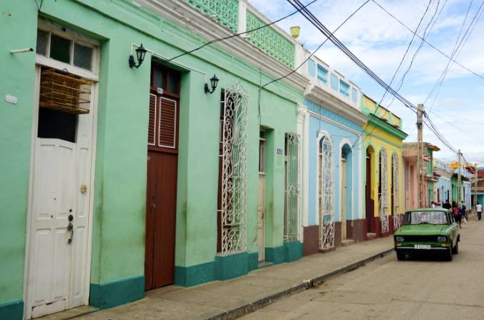 在古巴，1个人1个月只能有5个鸡蛋