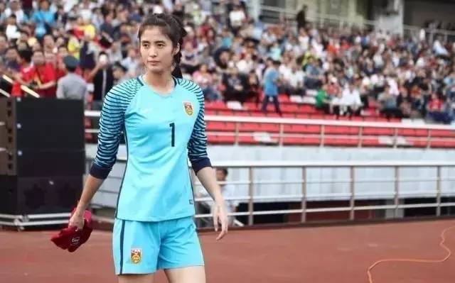 赵丽娜为什么不踢完这局世界杯,赵丽娜为中国男足加油