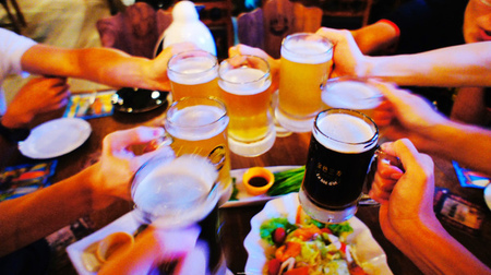 喝完酒发抖出虚汗是为什么,喝了酒出冷汗晕厥是怎么回事