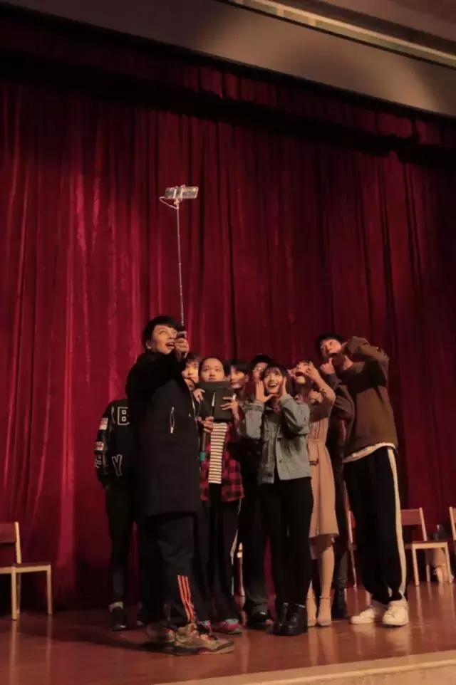 吃饭时直播，睡觉时赶路，《微能力者》校园宣传使出微能力！