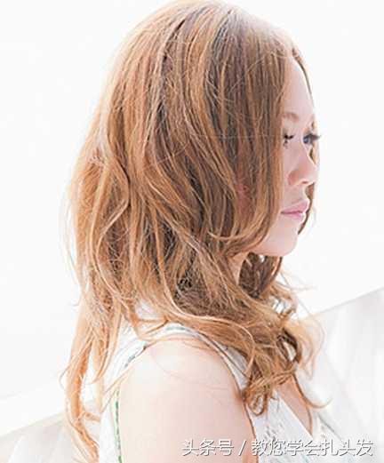 中长烫发怎么扎简单好看减龄,最火减龄发型烫发中长